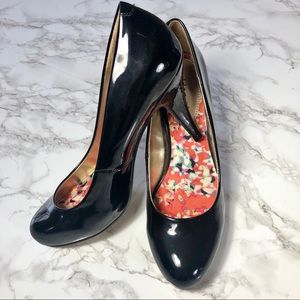 Madden Girl sz 8 black patent leather high heels